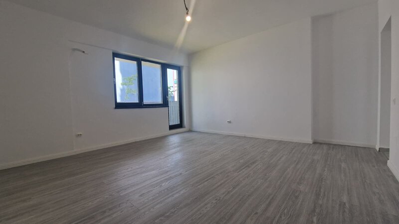 Metrou Pacii, 2 camere cu gradina de 150 mp, comision 0%