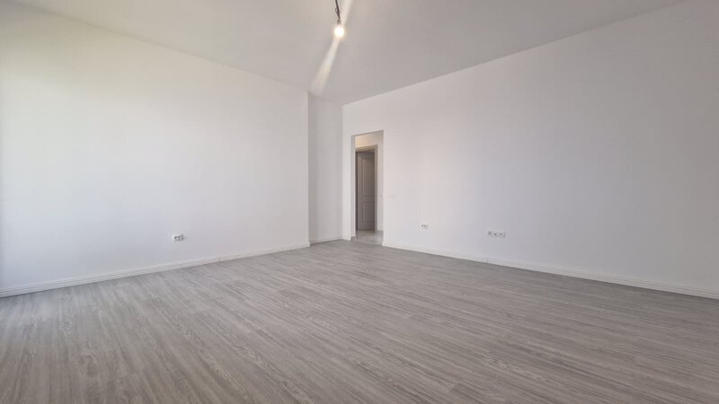 Metrou Pacii, 2 camere cu gradina de 150 mp,  comision 0%.