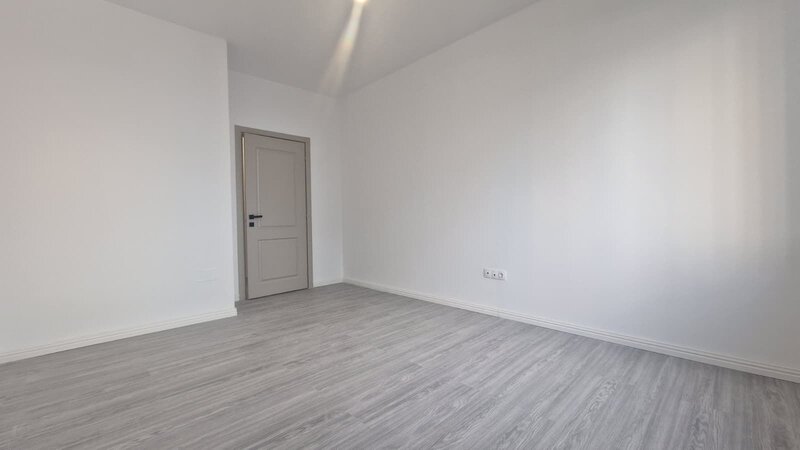 Metrou Pacii, 2 camere cu gradina de 150 mp,  comision 0%.