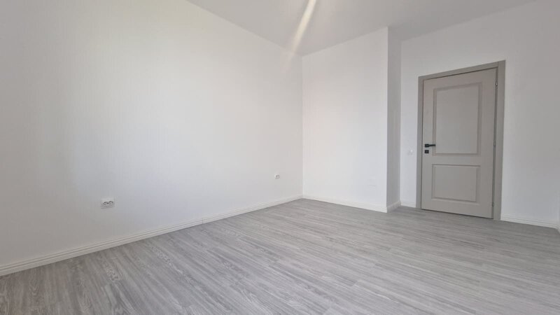 Metrou Pacii, 2 camere cu gradina de 150 mp,  comision 0%.