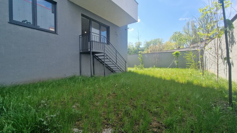 Metrou Pacii, 2 camere cu gradina de 150 mp,  comision 0%.